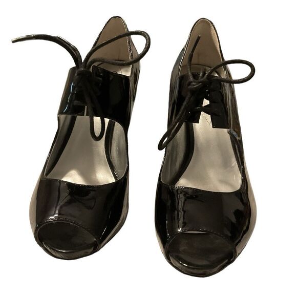 GUESS by MARCIANO Mary Jane black Patent Leather Tie‎ Laces Peep Toe size 9.5 - Picture 2 of 7